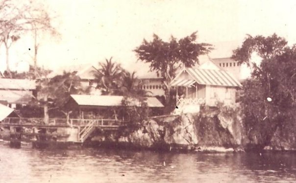 Butler's Cottage from the Sea About 1920.jpg